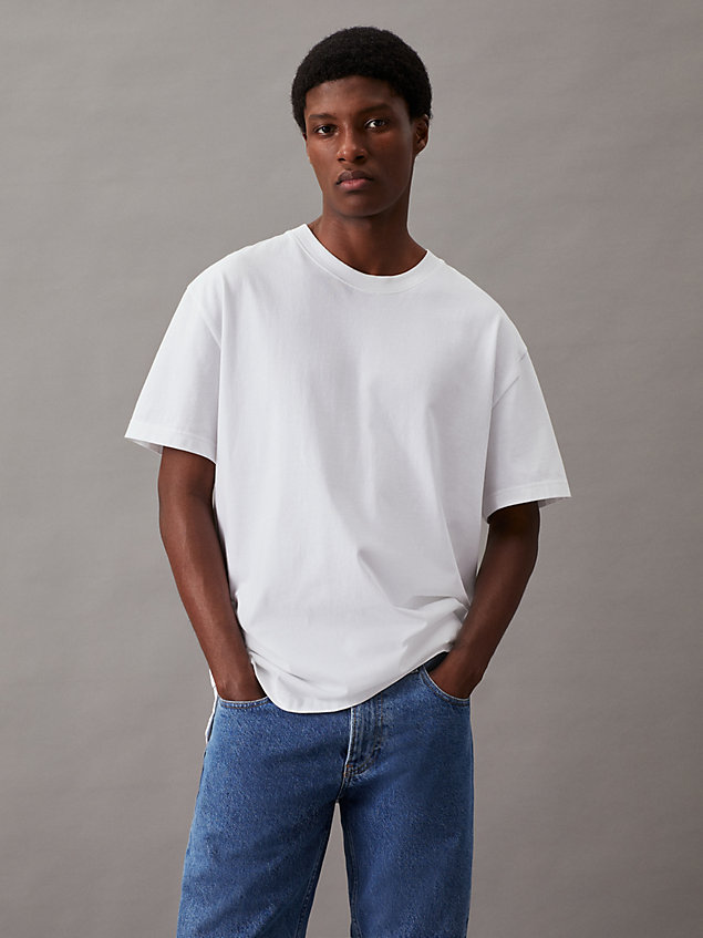 white długi swobodny t-shirt z bawełny dla mężczyźni - calvin klein jeans
