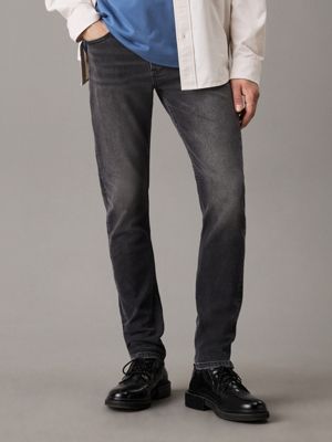 Slim Tapered Jeans