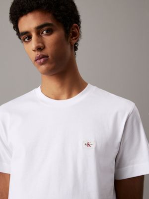 bright white cotton badge t-shirt for men calvin klein jeans