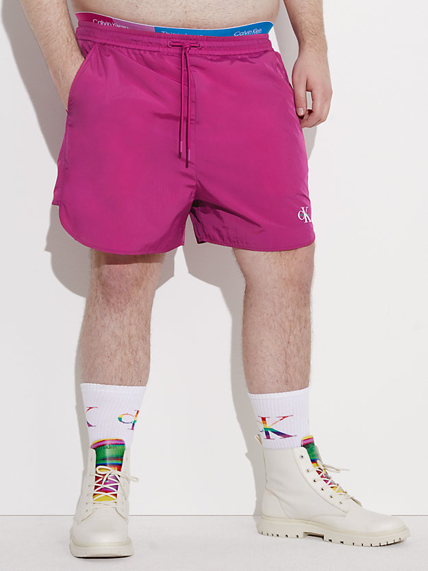 FUCHSIA RED Shorts de nailon unisex - Pride de unisex CALVIN KLEIN JEANS