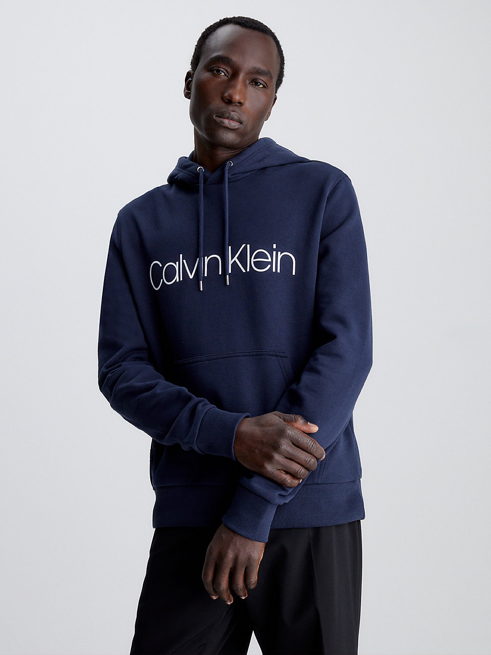 CALVIN NAVY > Bluza Z Kapturem Z Logo Z Bawełny Organicznej > undefined Mężczyźni - Calvin Klein