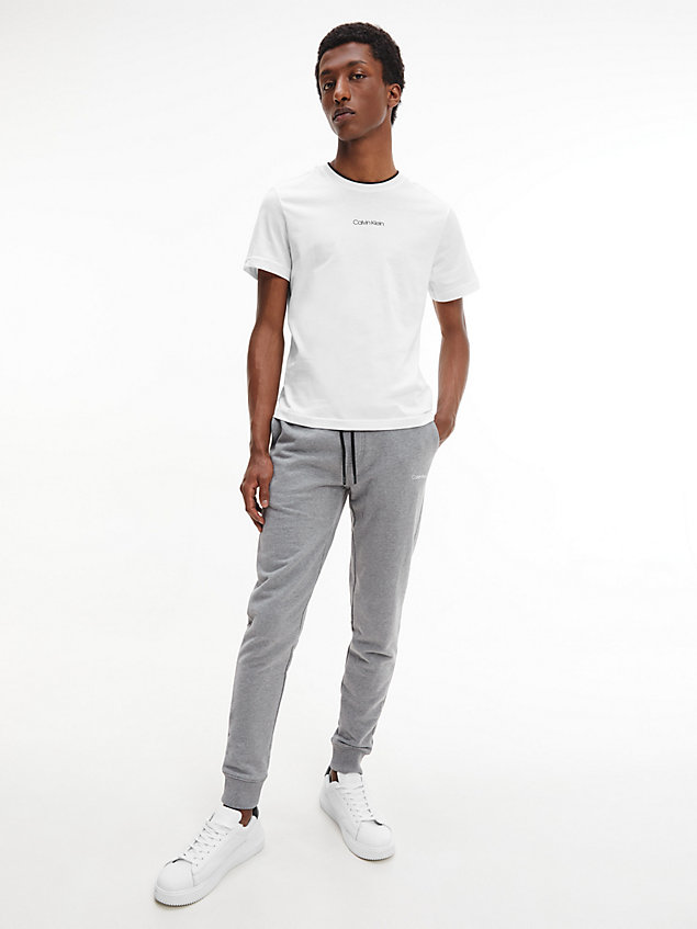 white t-shirt z logo z bawełny organicznej dla mężczyźni - calvin klein