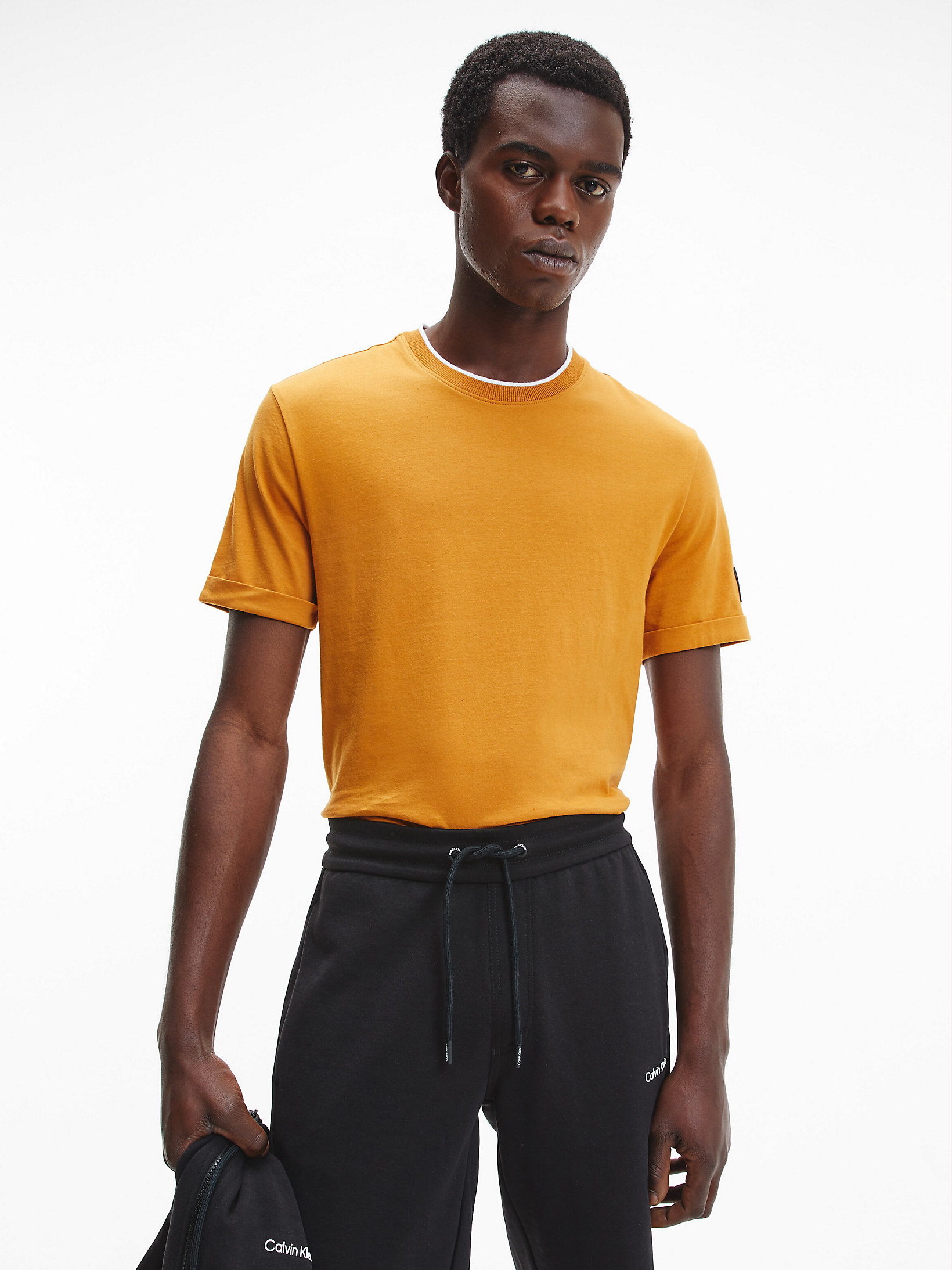 T-Shirt En Coton Bio > Sudan Brown > undefined hommes > Calvin Klein
