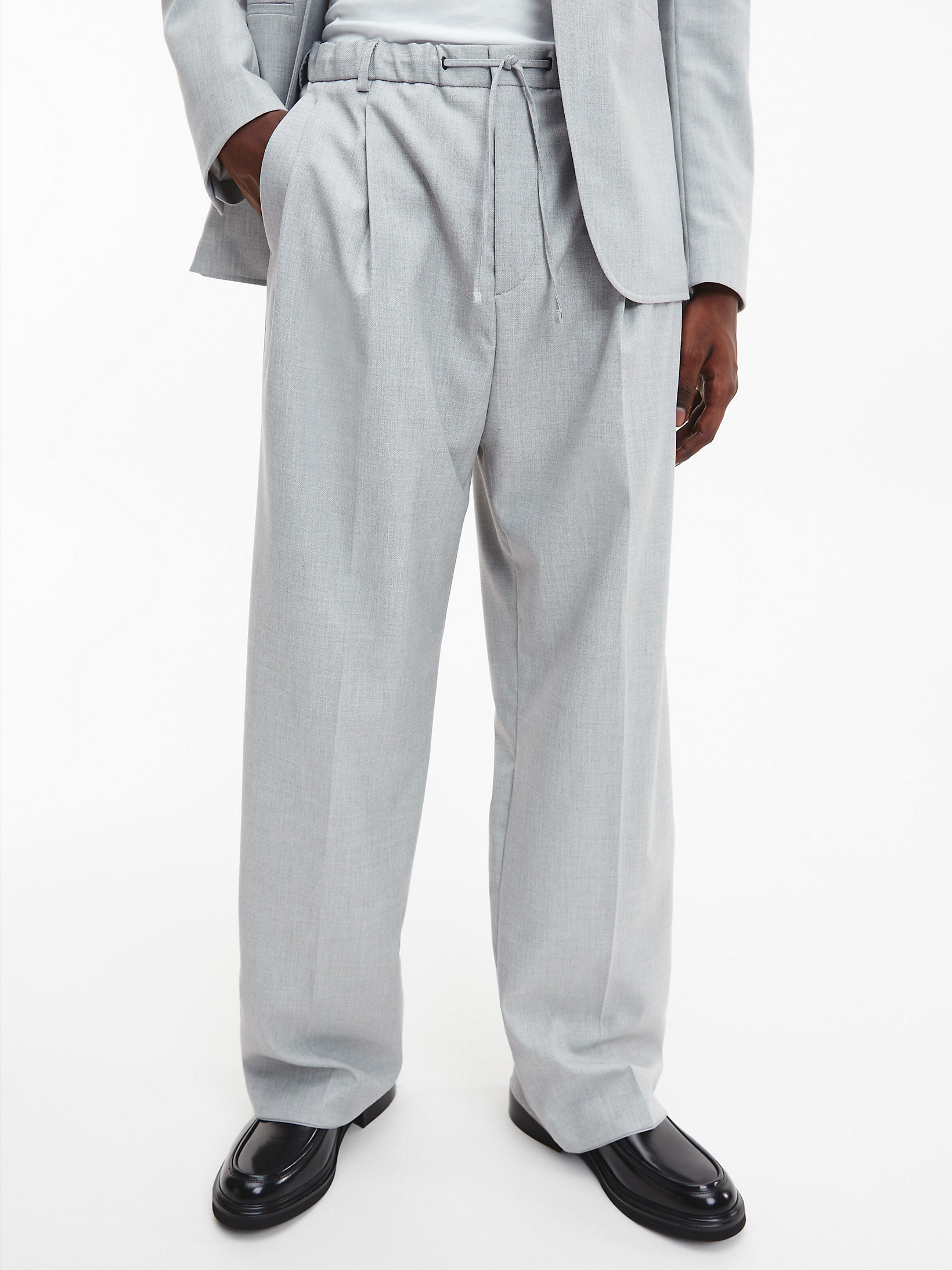 Pantalon Recyclé Microstructuré > Grey Fog > undefined hommes > Calvin Klein