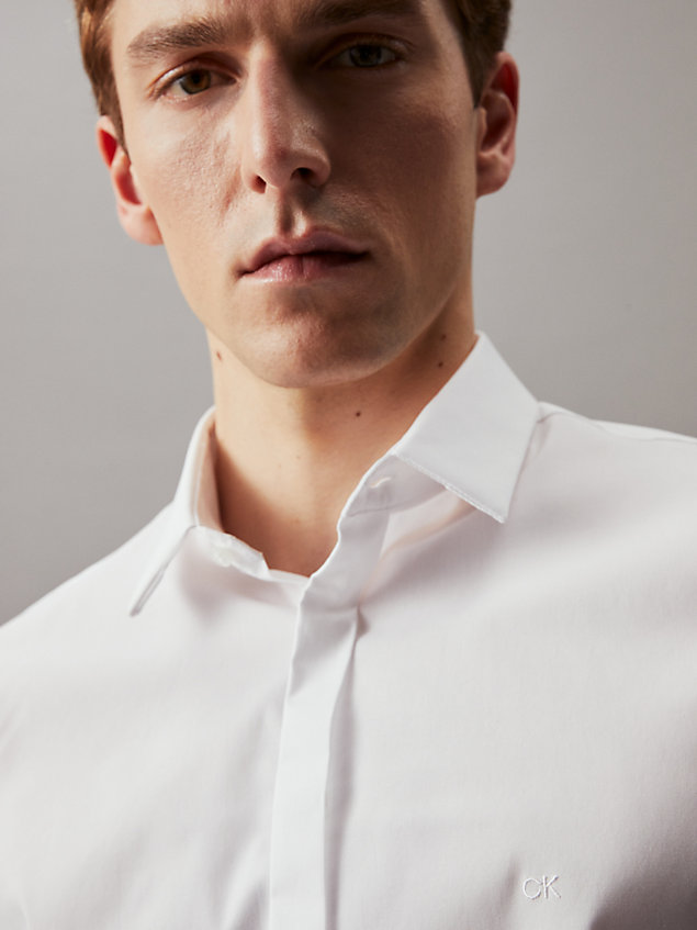 white popelinowa koszula ze streczem o bardzo wąskim kroju dla mężczyźni - calvin klein