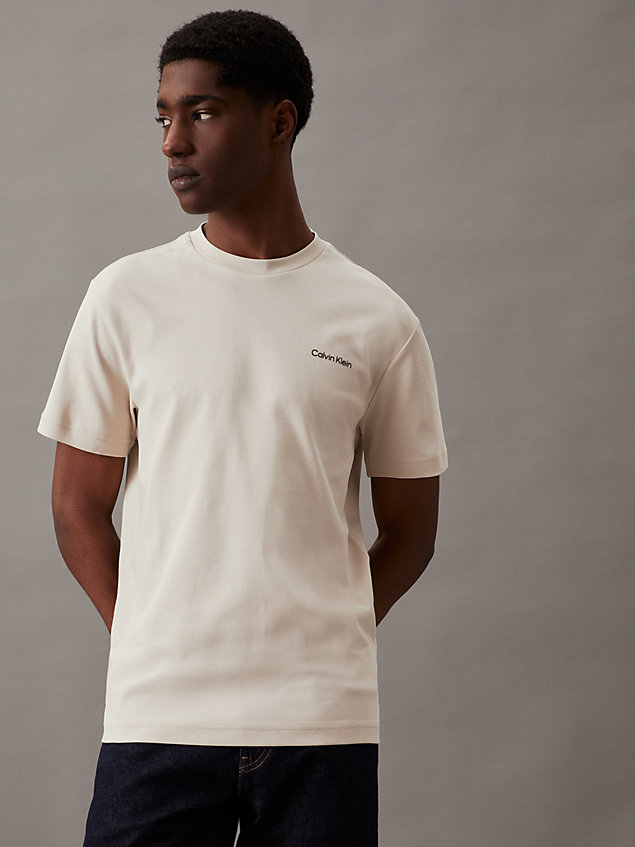 beige bawełniany t-shirt z małym logo dla mężczyźni - calvin klein