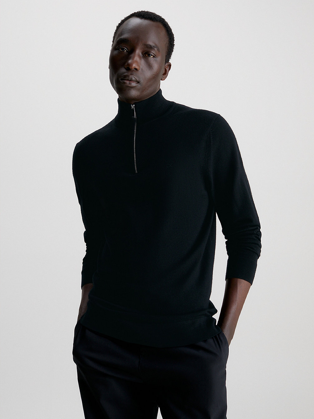 CK BLACK > Sweter Z Dekoltem Na Zamek Z Wełny Merynosa > undefined Mężczyźni - Calvin Klein