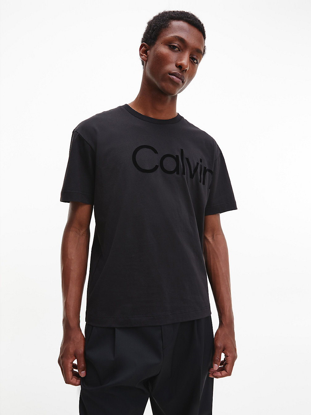 T-Shirt Relaxed En Coton Bio Avec Logo > CK BLACK > undefined hommes > Calvin Klein