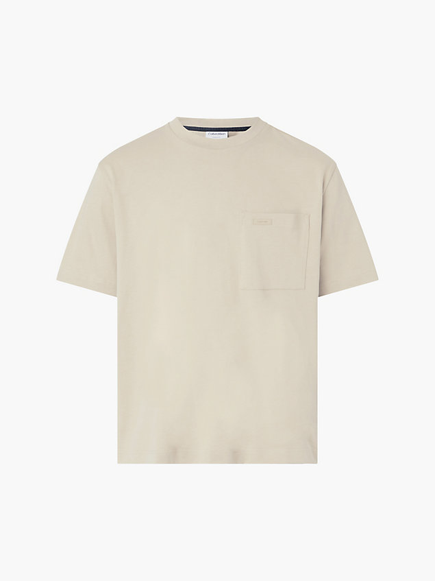 beige swobodny t-shirt z kieszenią z bawełny organicznej dla mężczyźni - calvin klein