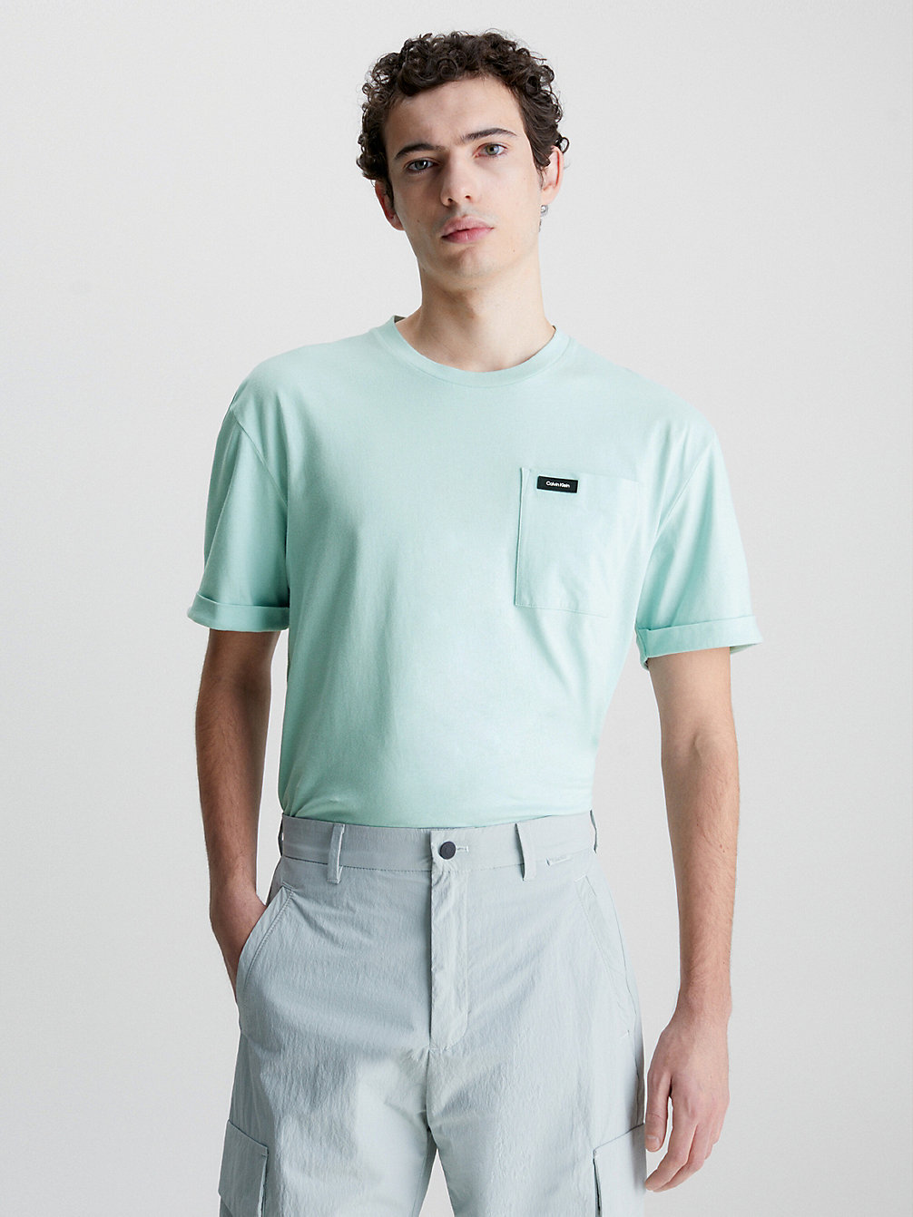 T-Shirt Con Tasca Taglio Relaxed > GHOST GLACIER > undefined uomo > Calvin Klein
