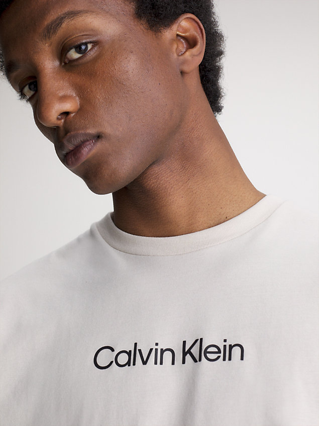 beige katoenen t-shirt met logo voor heren - calvin klein