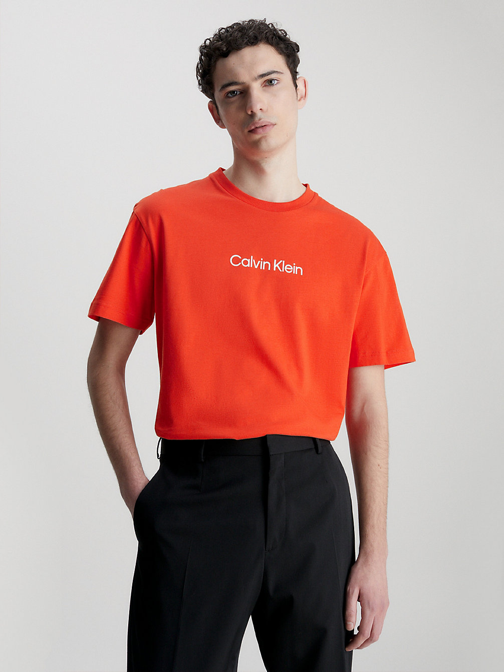 T-Shirt In Cotone Biologico Con Logo > SPICY ORANGE > undefined uomo > Calvin Klein