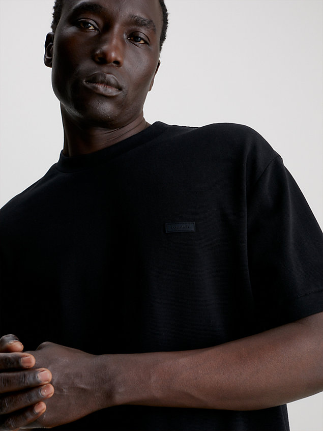 black t-shirt dzianinowy o poziomym ściągaczowym splocie dla mężczyźni - calvin klein