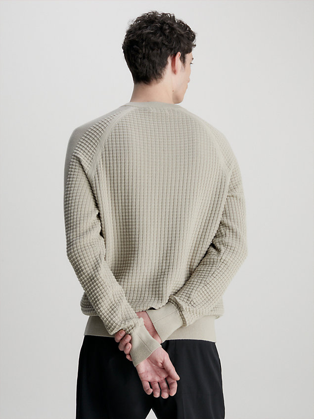 grey sweter o wyrazistej fakturze dla mężczyźni - calvin klein