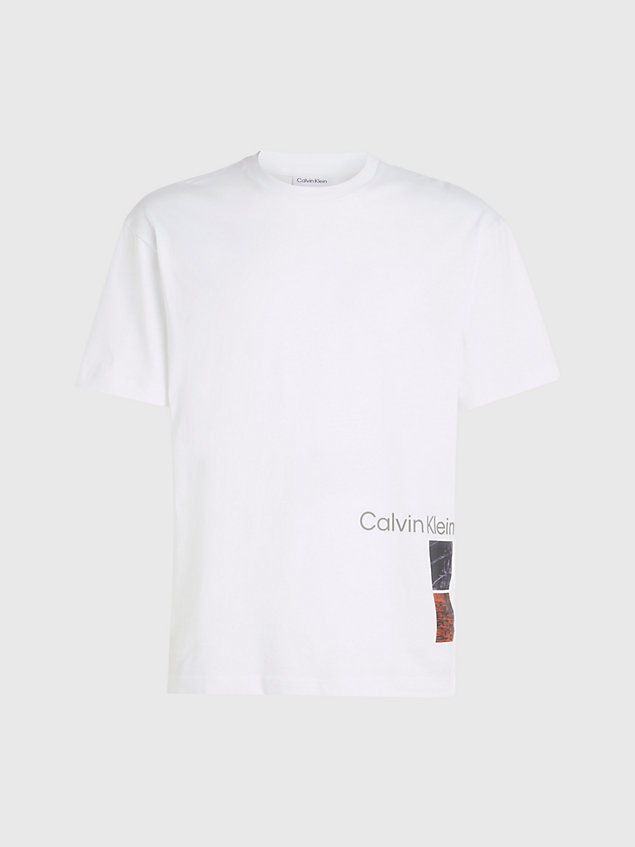 white t-shirt z logo graficznym dla mężczyźni - calvin klein