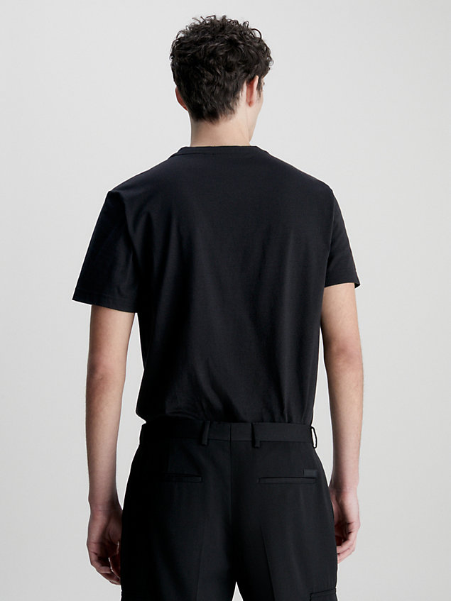 black t-shirt z nadrukiem na klatce piersiowej dla mężczyźni - calvin klein