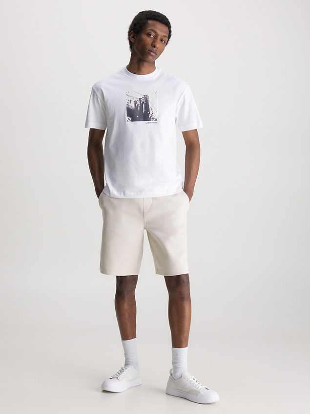 white t-shirt z nadrukiem ze zdjęcia dla mężczyźni - calvin klein