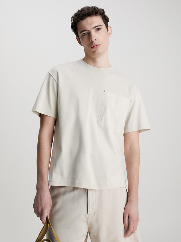 beige t-shirt z koszulą ze ściągaczowego materiału dla mężczyźni - calvin klein