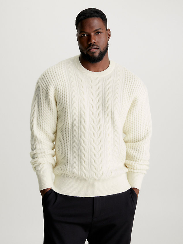 white sweter o splocie kablowym z mieszanki wełny dla mężczyźni - calvin klein