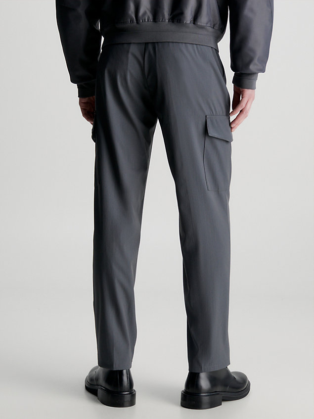 pantaloni cargo affusolati taglio relaxed grey da uomo calvin klein