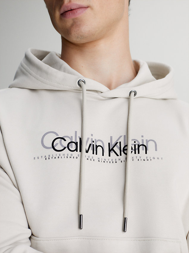 beige bluza z kapturem z logo dla mężczyźni - calvin klein