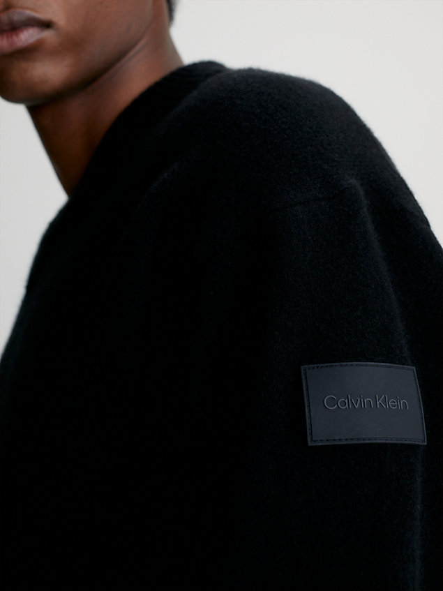 black sweter z dekoltem w serek z mieszanki akrylu dla mężczyźni - calvin klein