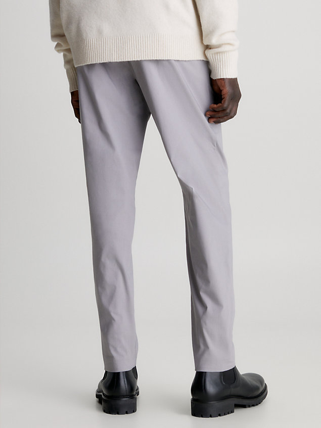 grey spodnie dresowe ze stretchem technicznym dla mężczyźni - calvin klein