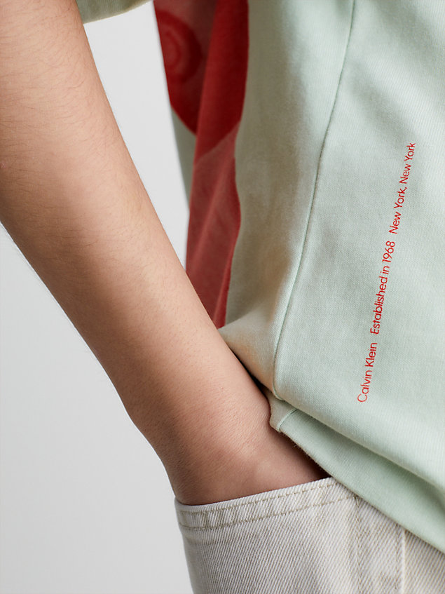 t-shirt relaxed unisexe imprimé - ck standards green pour hommes calvin klein
