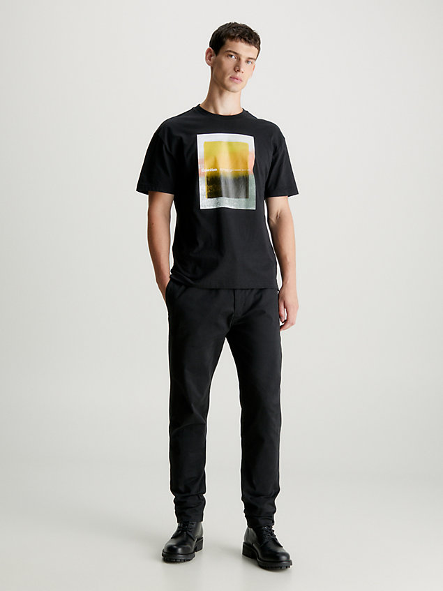 black t-shirt z nadrukiem graficznym dla mężczyźni - calvin klein