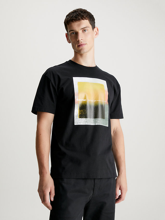 camiseta con estampado gráfico black de hombre calvin klein