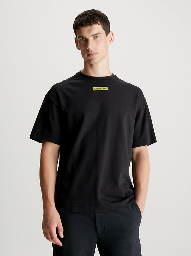 black logo-t-shirt aus baumwolle mit netzstruktur für herren - calvin klein