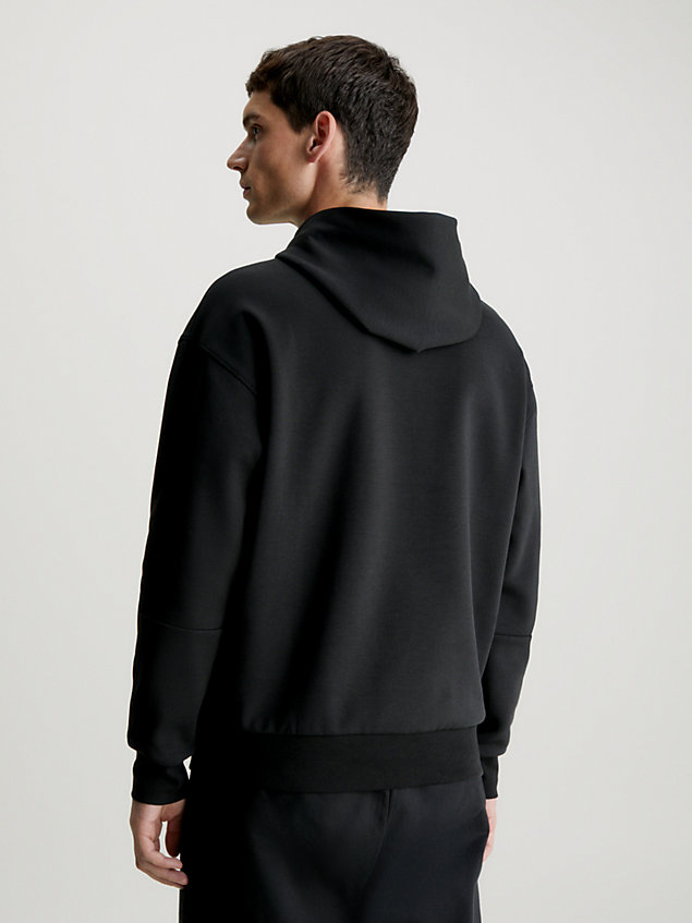 black logo-hoodie mit prägung für herren - calvin klein