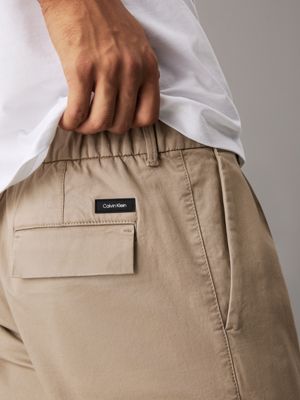 pantalon plissé et fuselé en sergé vintage khaki pour hommes calvin klein