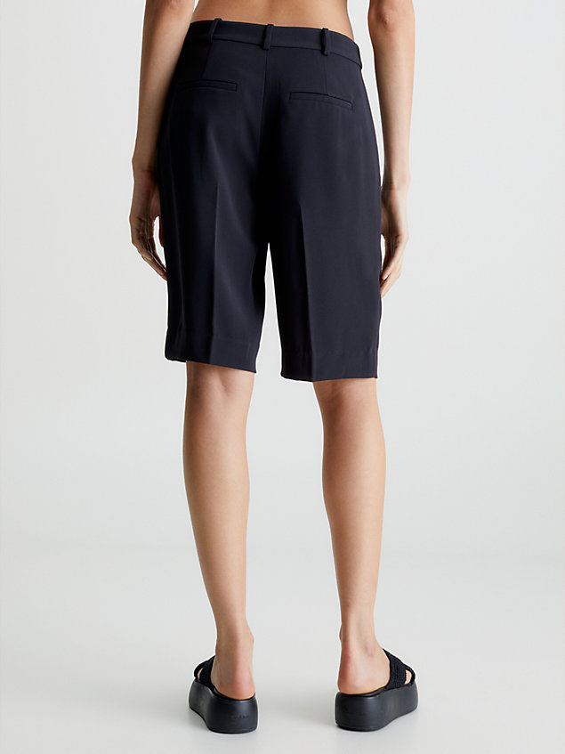 black shorts aus recyceltem polyester-twill für damen - calvin klein