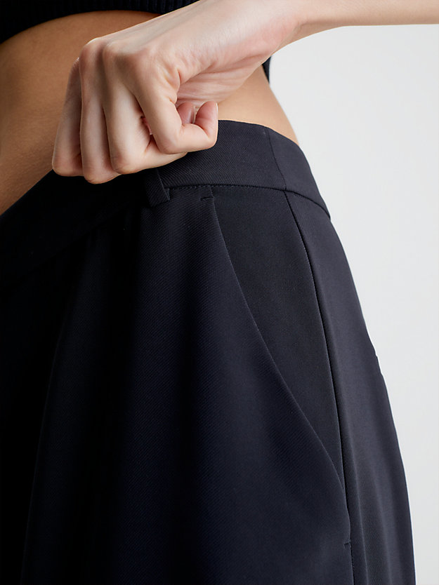 CK BLACK Pantalón corto de sarga de poliéster reciclado de mujer CALVIN KLEIN