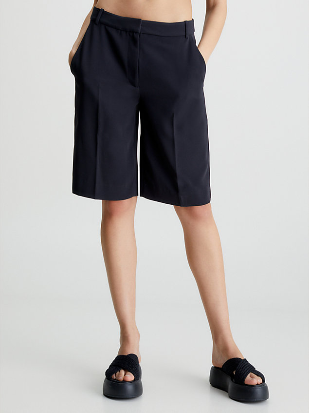 black shorts aus recyceltem polyester-twill für damen - calvin klein