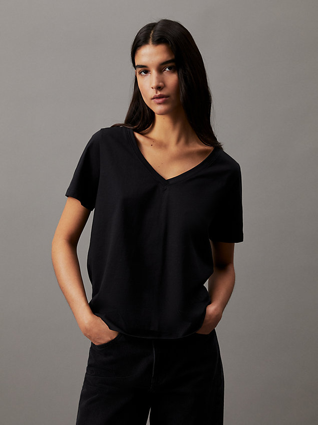 black t-shirt z dekoltem w serek dla kobiety - calvin klein
