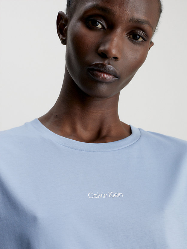blue chime bawełniany t-shirt z małym logo dla kobiety - calvin klein