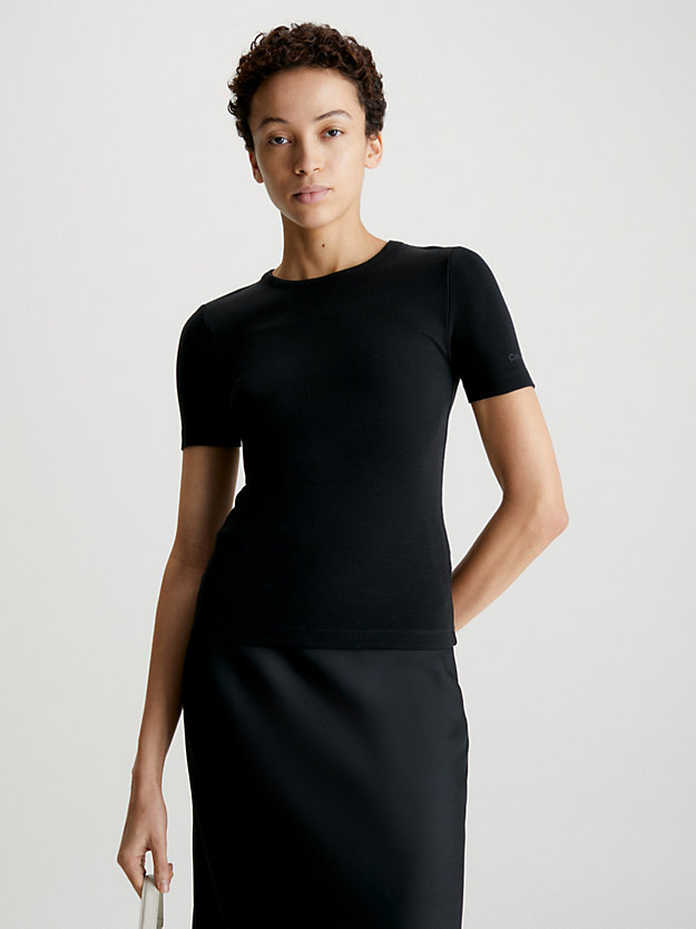 CK BLACK Wąski prążkowany T-shirt z modalu dla Kobiety CALVIN KLEIN