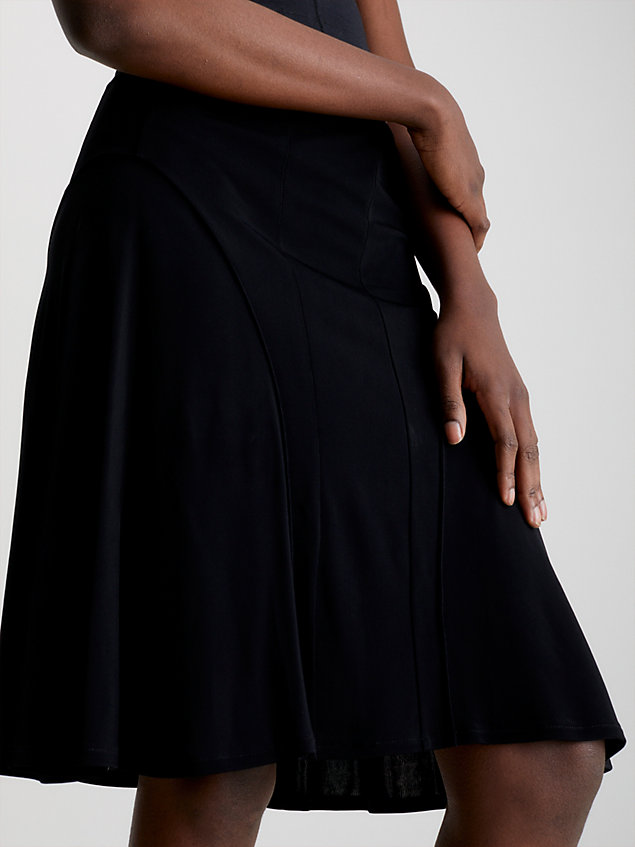 black wąska lejąca rozszerzana spódnica dla kobiety - calvin klein