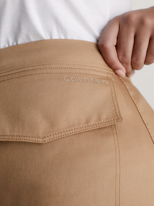 TIMELESS CAMEL Falda recta con botones de talla grande de mujer CALVIN KLEIN