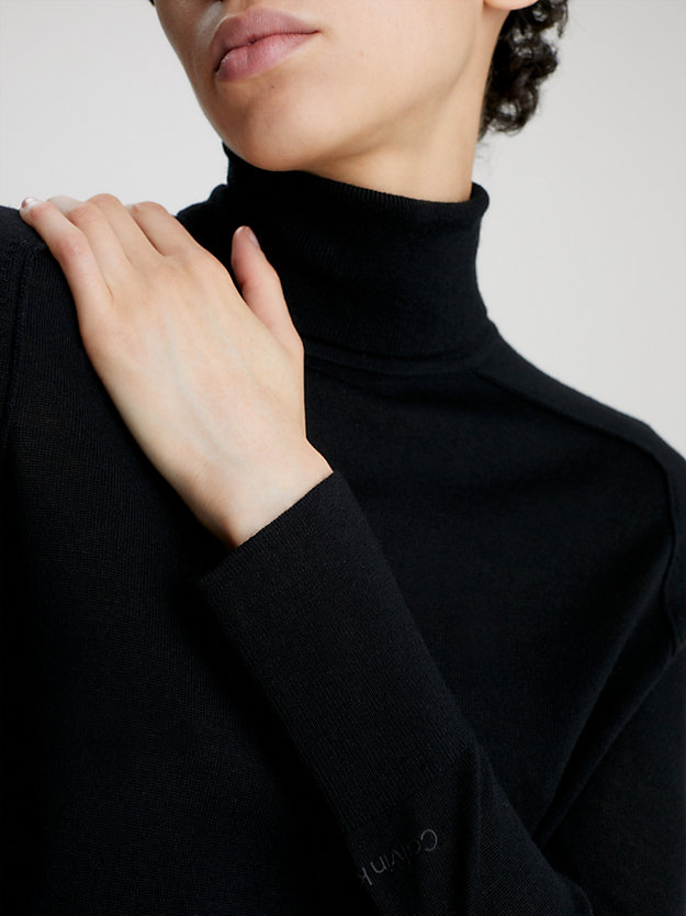 ck black wąski sweter z wywijanym dekoltem z wełny merynosa dla kobiety - calvin klein