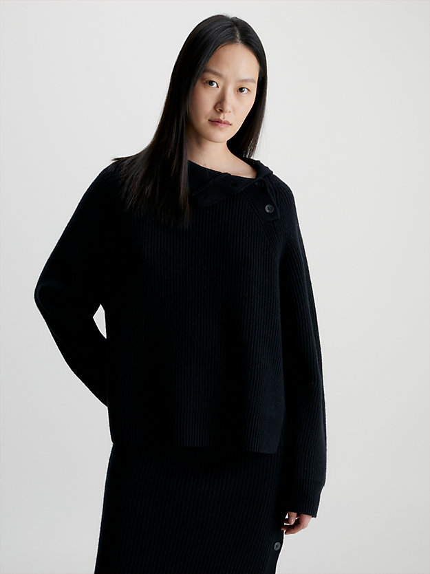 ck black swobodny sweter z guzikami pod szyją dla kobiety - calvin klein