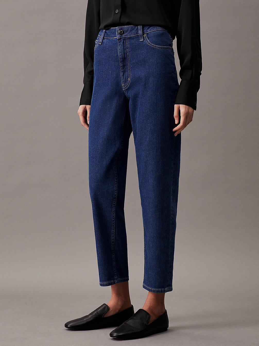 MID BLUE > High Rise Tapered Jeans > undefined Women - Calvin Klein