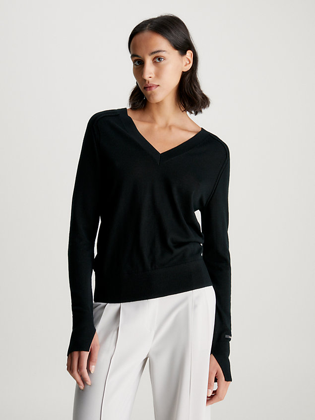 black sweter z dekoltem w serek z wysokiej jakości wełny dla kobiety - calvin klein