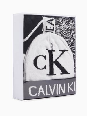 Coffret Cadeau Avec Bonnet Et Echarpe Au Logo Calvin Klein Reg K50kbae