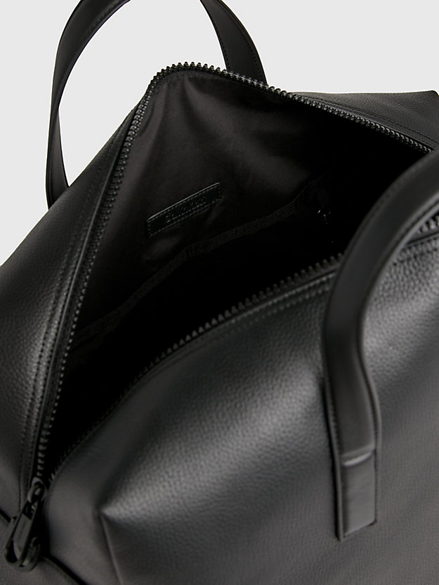 Faux Leather Weekend Bag Calvin Klein® | K50K509098BAX