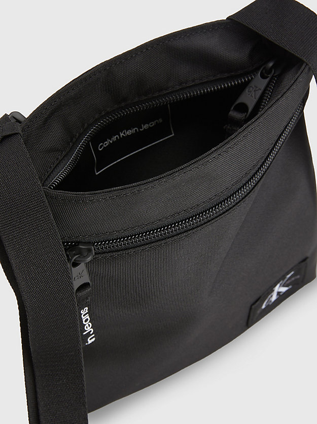 BLACK Kleine, flache Crossbody Bag aus recyceltem Material für Herren CALVIN KLEIN JEANS