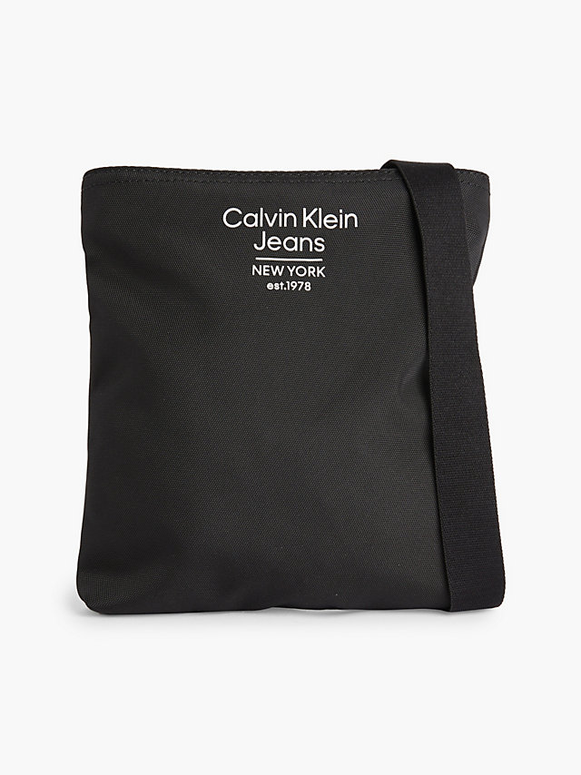 Black > Flache Crossbody Bag Aus Recyceltem Material > undefined Herren - Calvin Klein