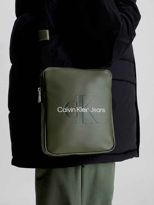 green crossbody-reporter-bag mit logo für herren - calvin klein jeans